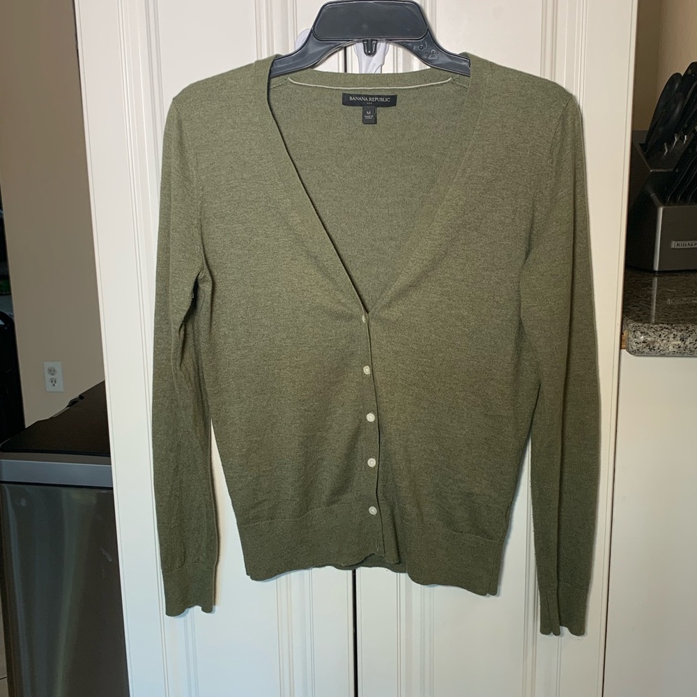 Banana Republic Olive Green Cardigan Sweater. Size:  M.